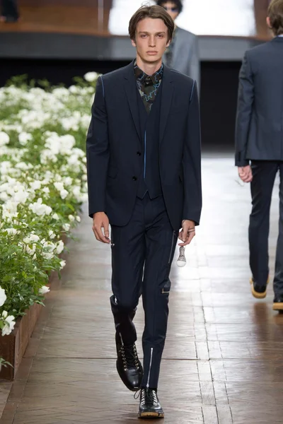 Look 7